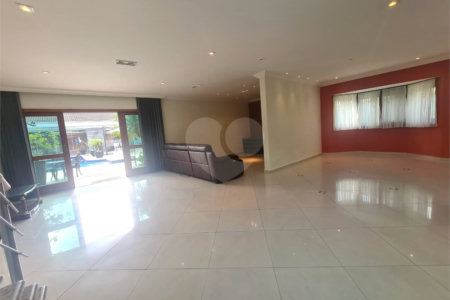 Casa à venda com 3 suítes em Interlagos, São Paulo, SP