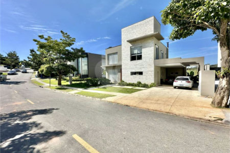 Casa à venda com 3 suítes no condomínio Vintage, Cotia - SP