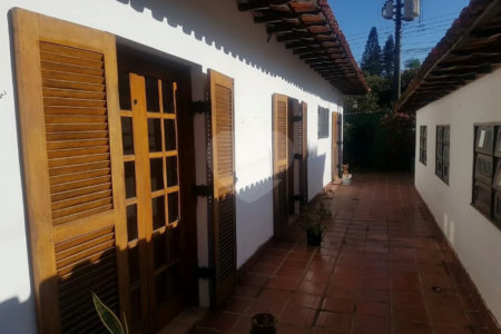 CASA TÉRREA PARA VENDA OU LOCAÇÃO COM 3 DORMITÓRIOS NO BOLSÃO DE INTERLAGOS