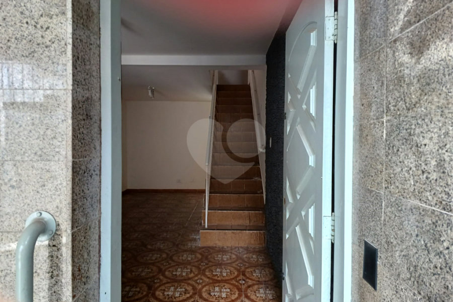 Sobrado à venda com 3 quartos em Santa Terezinha, São Paulo, SP