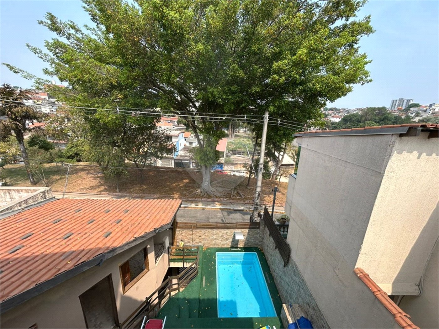 Sobrado à venda com 6 quartos, sendo 1 suíte,  em Vila do Encontro, São Paulo, SP
