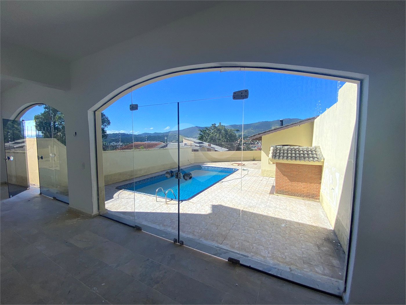 Casa à venda com 4 quartos, sendo 2 suítes,  em Jardim do Lago, Atibaia, SP