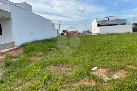 Terreno à venda no condomínio Horto Florestal Villagio, Sorocaba - SP