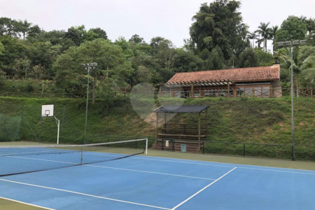 Casa à venda com 4 quartos, sendo 2 suítes,  no condomínio Granja Vianna II, Cotia - SP