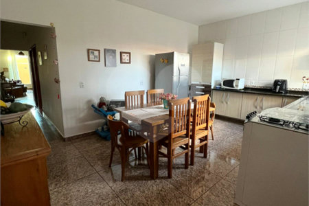 Sobrado à venda com 4 quartos, sendo 2 suítes,  em Nova Cerejeira, Atibaia, SP