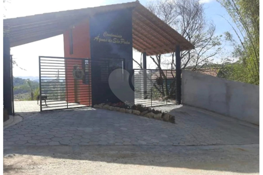Casa à venda com 2 quartos no condomínio Águas de São Pedro, Mairiporã - SP