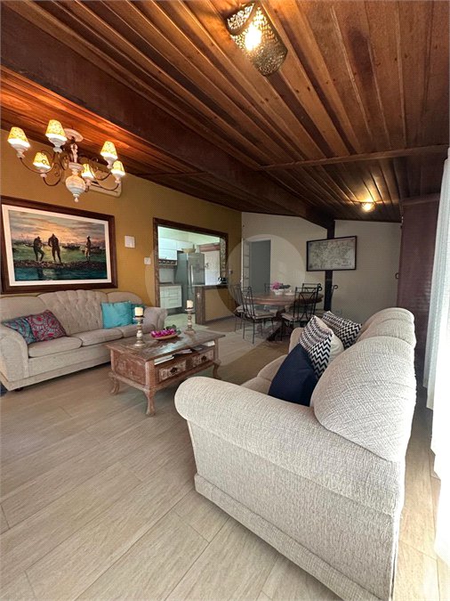 Casa em condomínio à venda com 3 quartos, sendo 2 suítes,  em Peró, Cabo Frio, RJ