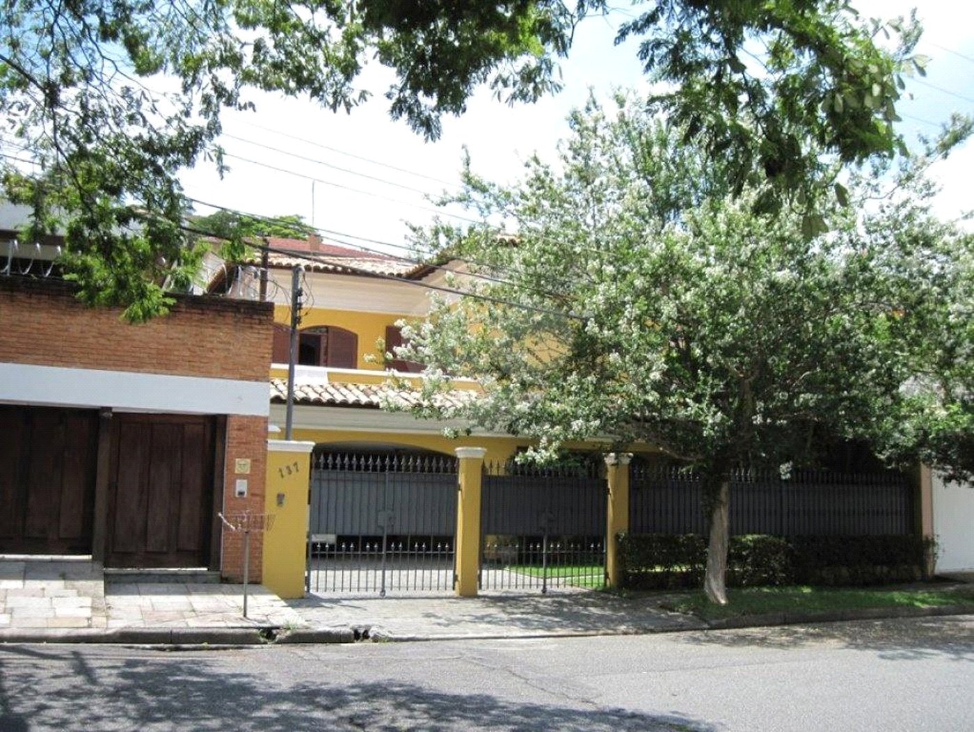 Casa à venda com 4 quartos, sendo 2 suítes,  em Jardim Leonor, São Paulo, SP
