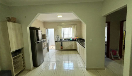 Casa à venda com 3 quartos, sendo 1 suíte,  no Centro, Salto, SP