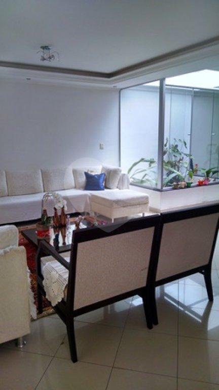 Casa Térrea à venda com 5 quartos, sendo 2 suítes, em Jardim Vila Galvão, Guarulhos, SP
