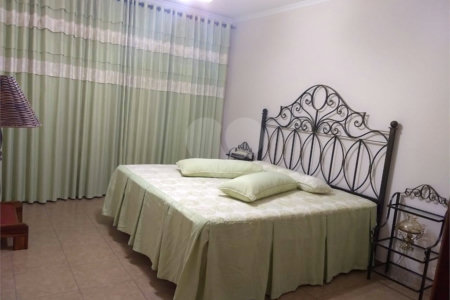 Casa à venda com 4 quartos, sendo 2 suítes, em Vila Petrópolis, Atibaia, SP