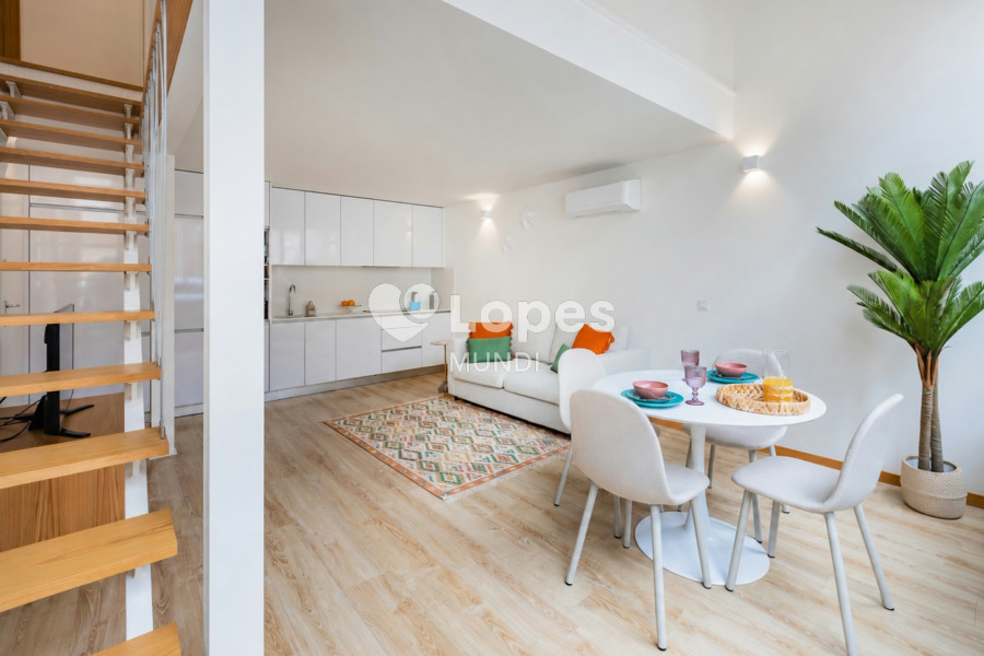 Apartamento T1 Duplex à venda no Bonfim, Porto, Portugal – Mobiliado