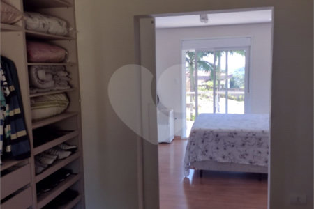Casa à venda com 5 quartos, sendo 4 suítes, no condomínio Clube Florada Suzano, Suzano - SP