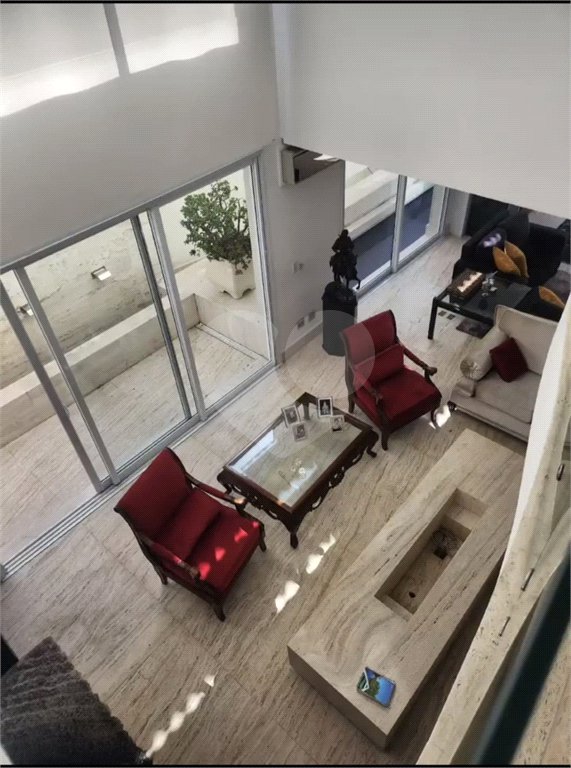 Casa à venda com 4 suítes no condomínio Villaggio Houda, São Paulo - SP