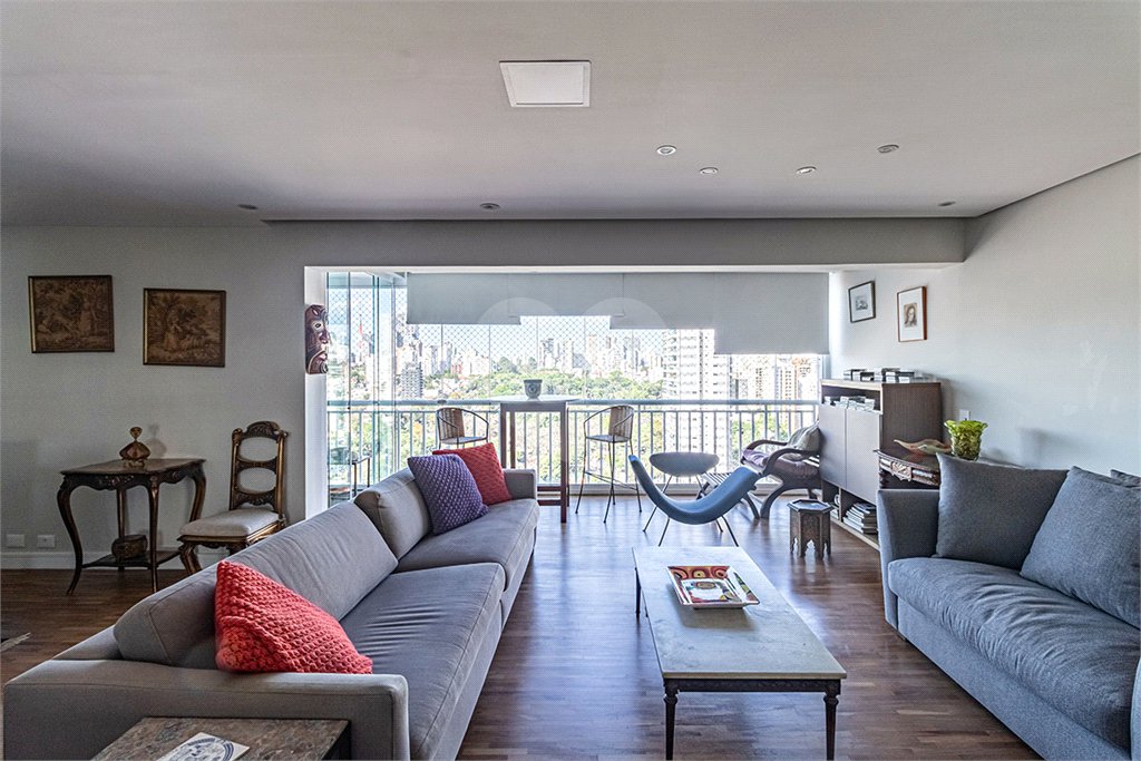 Apartamento à venda com 3 quartos, sendo 1 suíte, em Pinheiros, São Paulo, SP