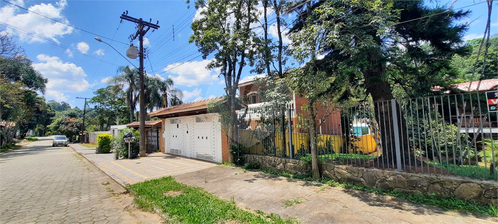 Casa à venda ou para alugar com 4 quartos, sendo 2 suítes, em Mantiqueira, Mairiporã, SP