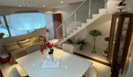 Casa à venda com 3 quartos, sendo 1 suíte, no condomínio Residencial Villagio Vitória, Guarulhos - SP