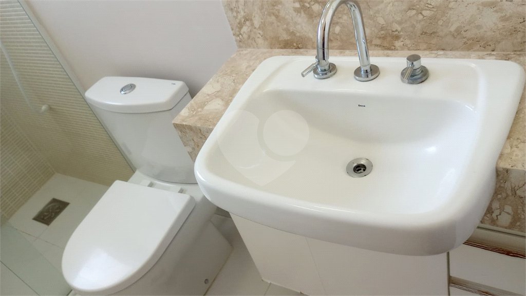 Casa à venda com 3 suítes no condomínio Picollo, Louveira - SP