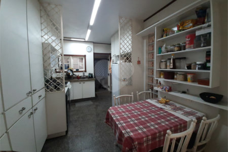 Casa à venda ou para alugar com 3 quartos, sendo 2 suítes, no condomínio Chácara das Rosas, São Paulo - SP