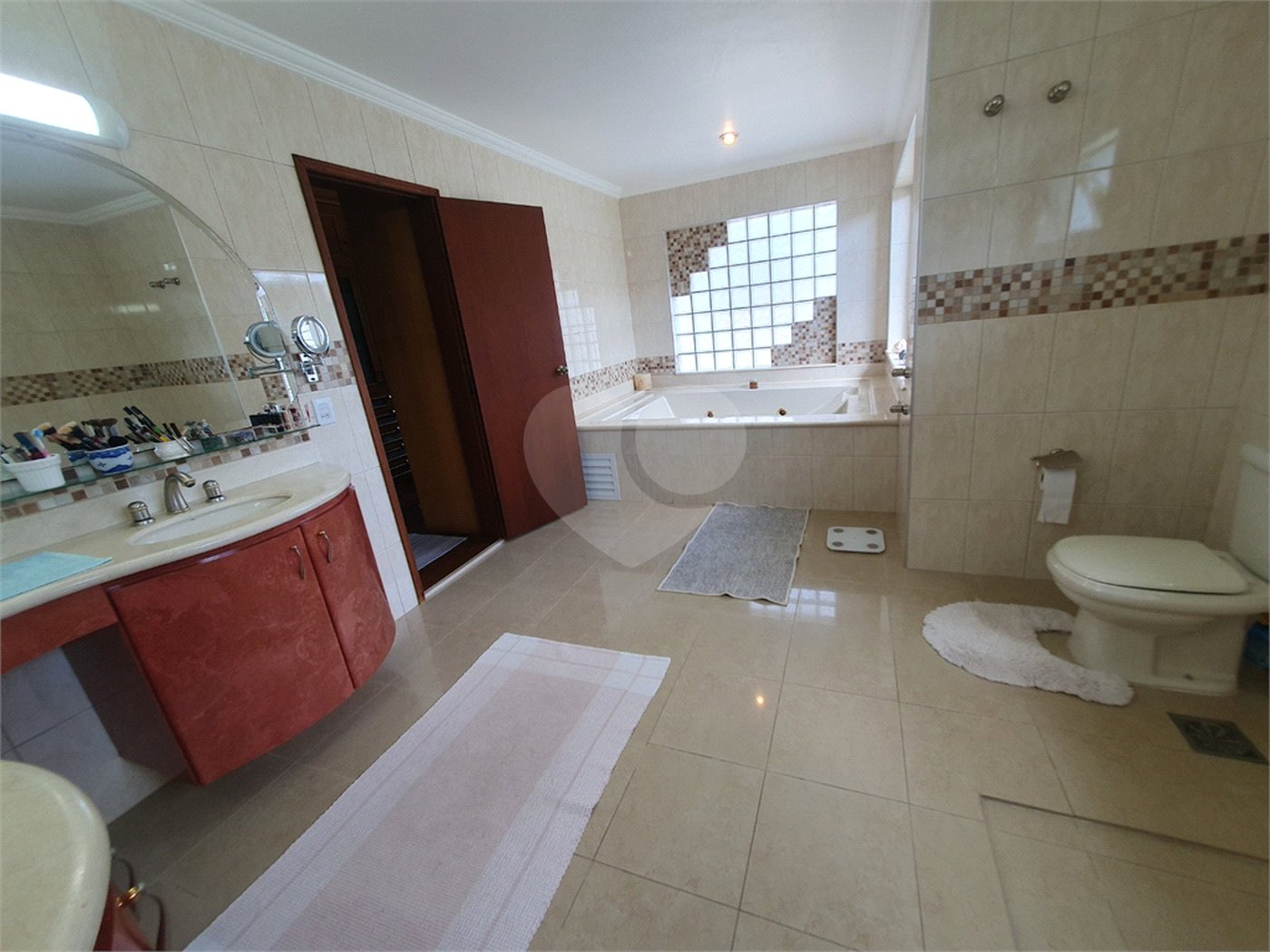 Casa à venda com 5 suítes no condomínio Vila Hípica I, Vinhedo - SP
