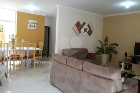Sobrado à venda com 4 quartos, sendo 2 suítes, em Jardim dos Pinheiros, Atibaia, SP