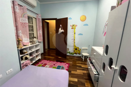 Casa à venda com 3 quartos, sendo 1 suíte, em Parque Santa Marta, São Carlos, SP