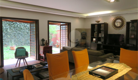 Casa à venda com 4 quartos, sendo 2 suítes,  no condomínio Vila das Flores, São Paulo - SP