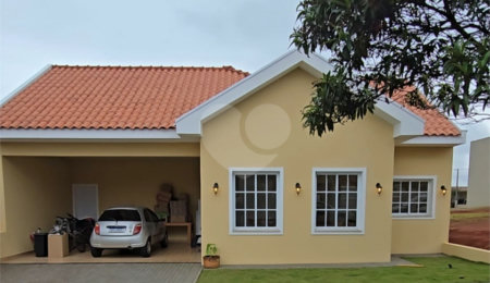 Casa à venda com 3 quartos, sendo 1 suíte, no condomínio Golden Ville, Itapetininga - SP