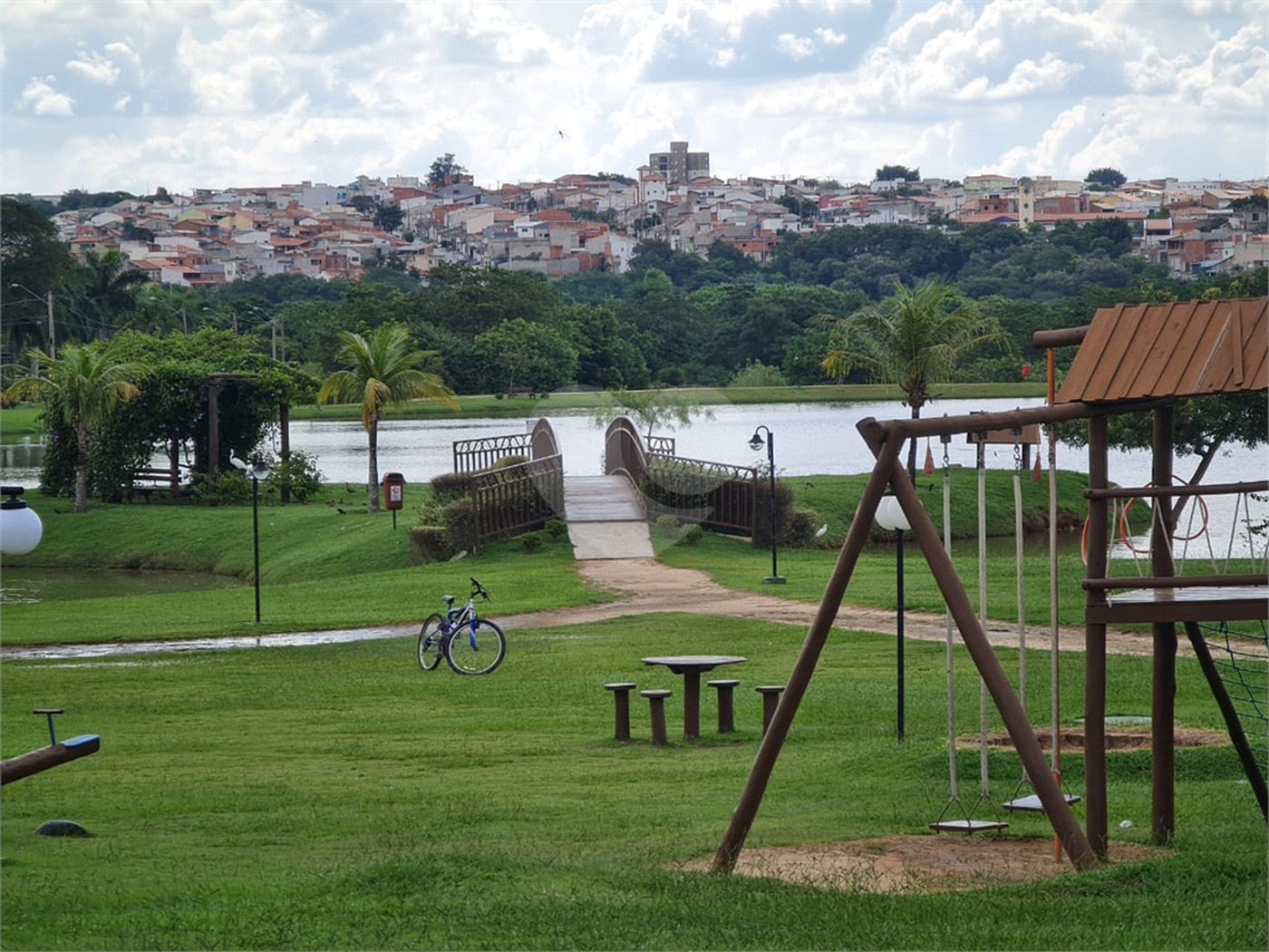 Casa à venda com 3 quartos, sendo 1 suíte, no condomínio Ibiti Royal Park, Sorocaba - SP