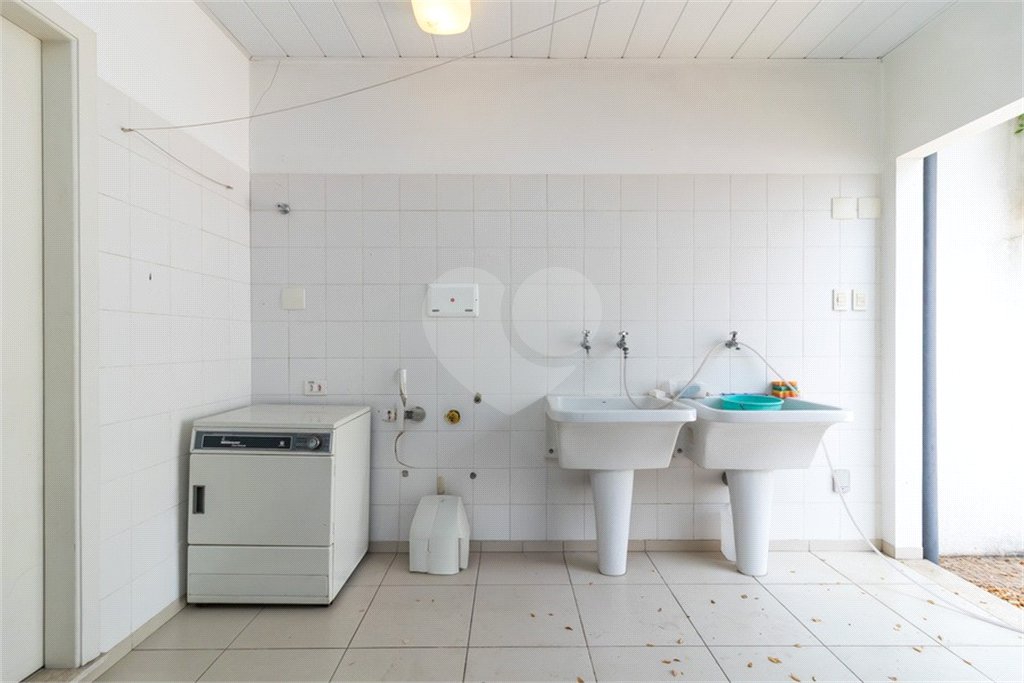 Casa à venda com 4 quartos, sendo 1 suíte, em Jardim Novo Mundo, São Paulo, SP