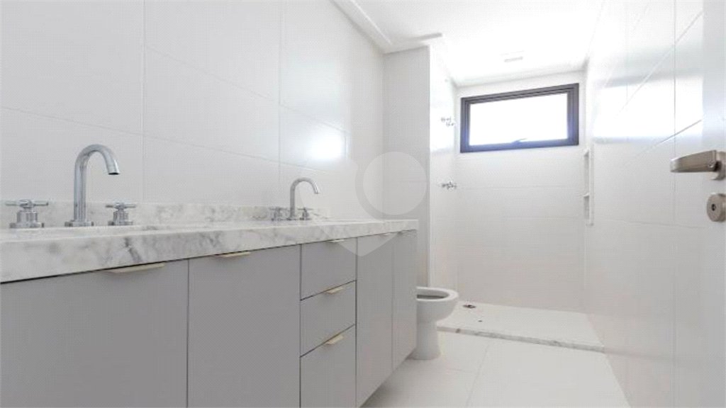 Apartamento à venda com 3 suítes em Moema, São Paulo, SP