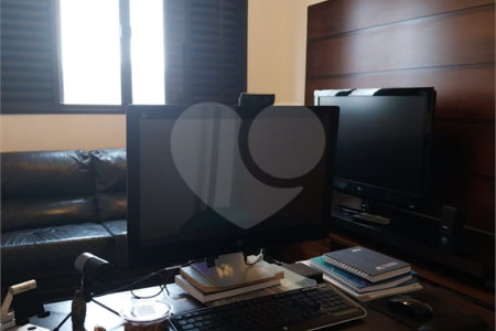 Apartamento à venda com 4 quartos, sendo 1 suíte,  em Vila Ipojuca, São Paulo, SP