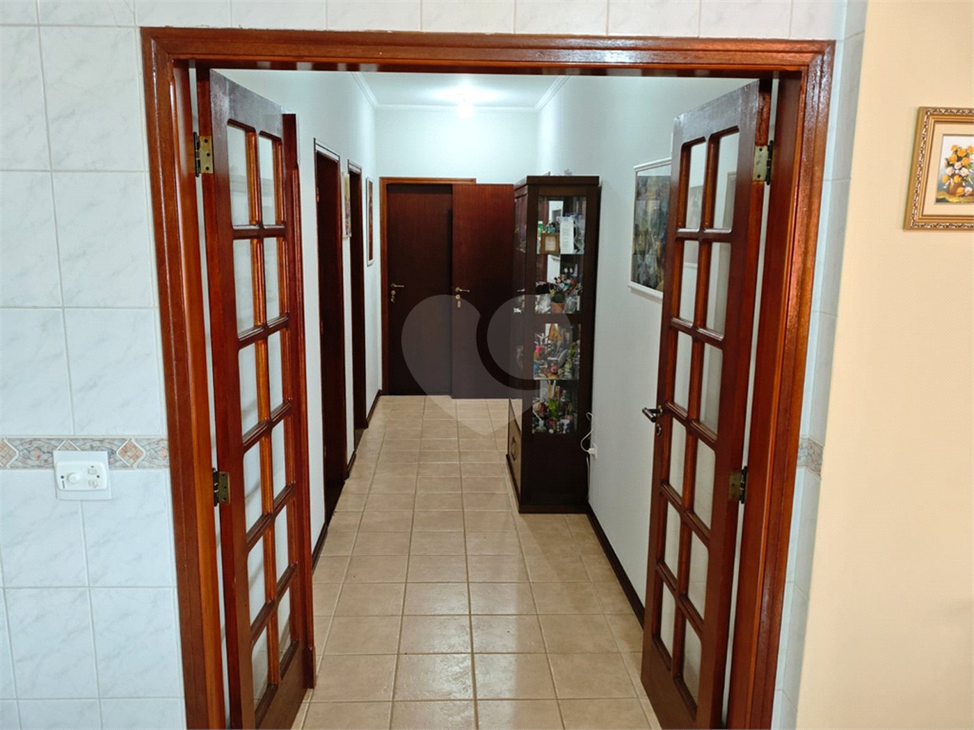 Casa à venda com 4 quartos, sendo 2 suítes,  em Country Residencial Felix, Bom Jesus dos Perdões, SP