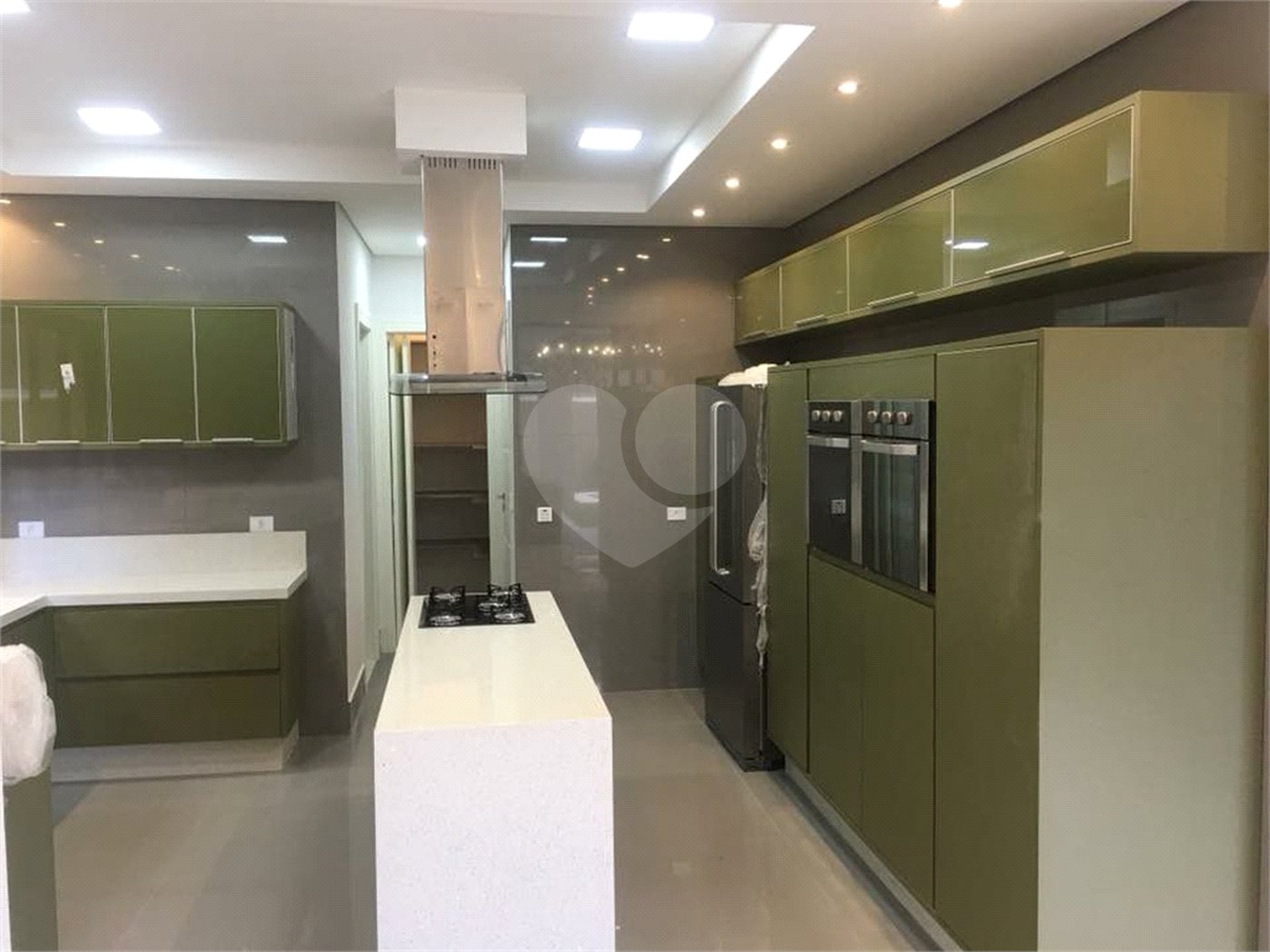 Casa à venda ou para alugar com 4 suítes no condomínio Residencial Tamboré 10, Santana de Parnaíba - SP
