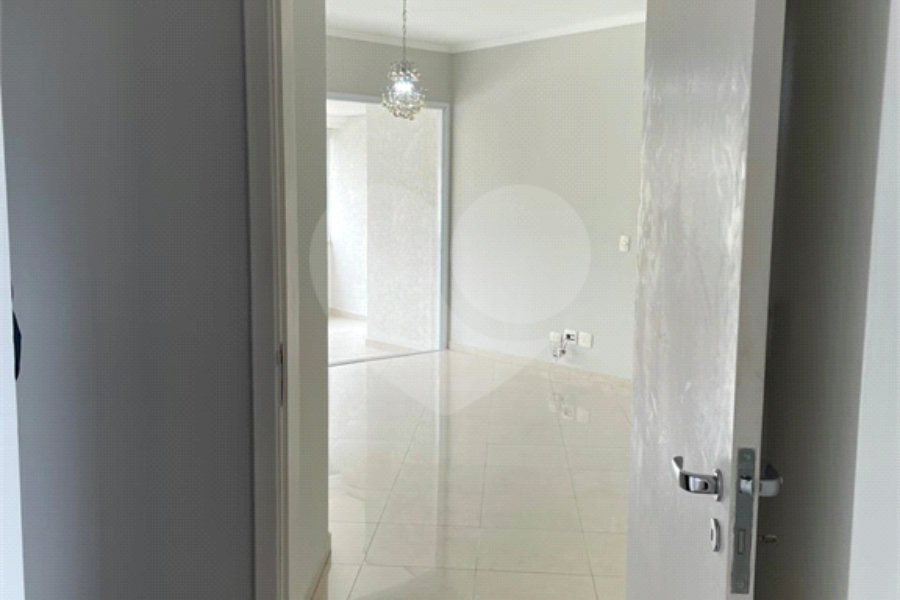 Apartamento à venda com 3 suítes em Campo Belo, São Paulo, SP