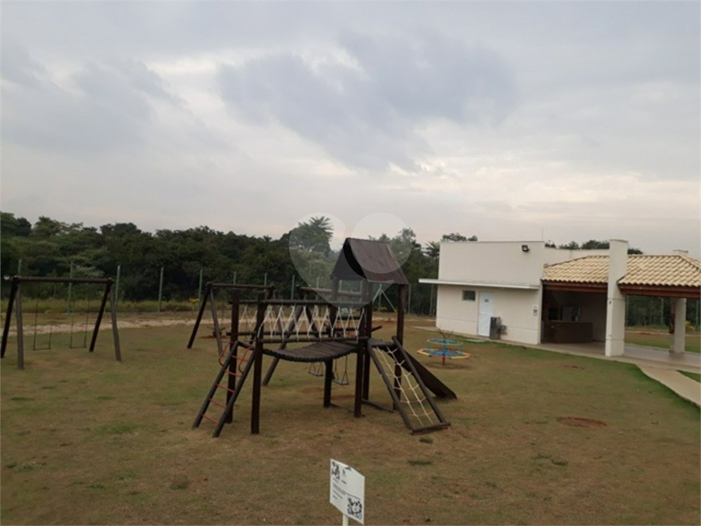 Casa à venda com 3 suítes no condomínio Terras de São Francisco, Sorocaba - SP