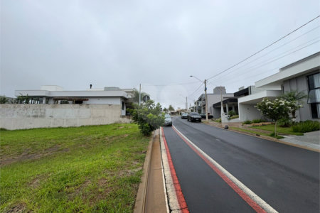 Lote à venda no Condomínio Village Damha IV