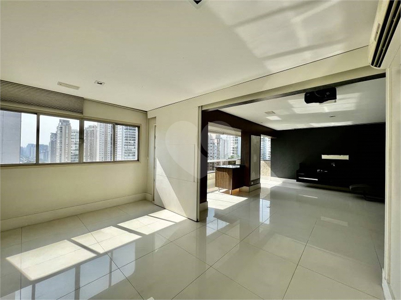 Apartamento de alto padrão à venda no Campo Belo – 214 m² | 4 dormitórios | 3 suítes | 4 vagas