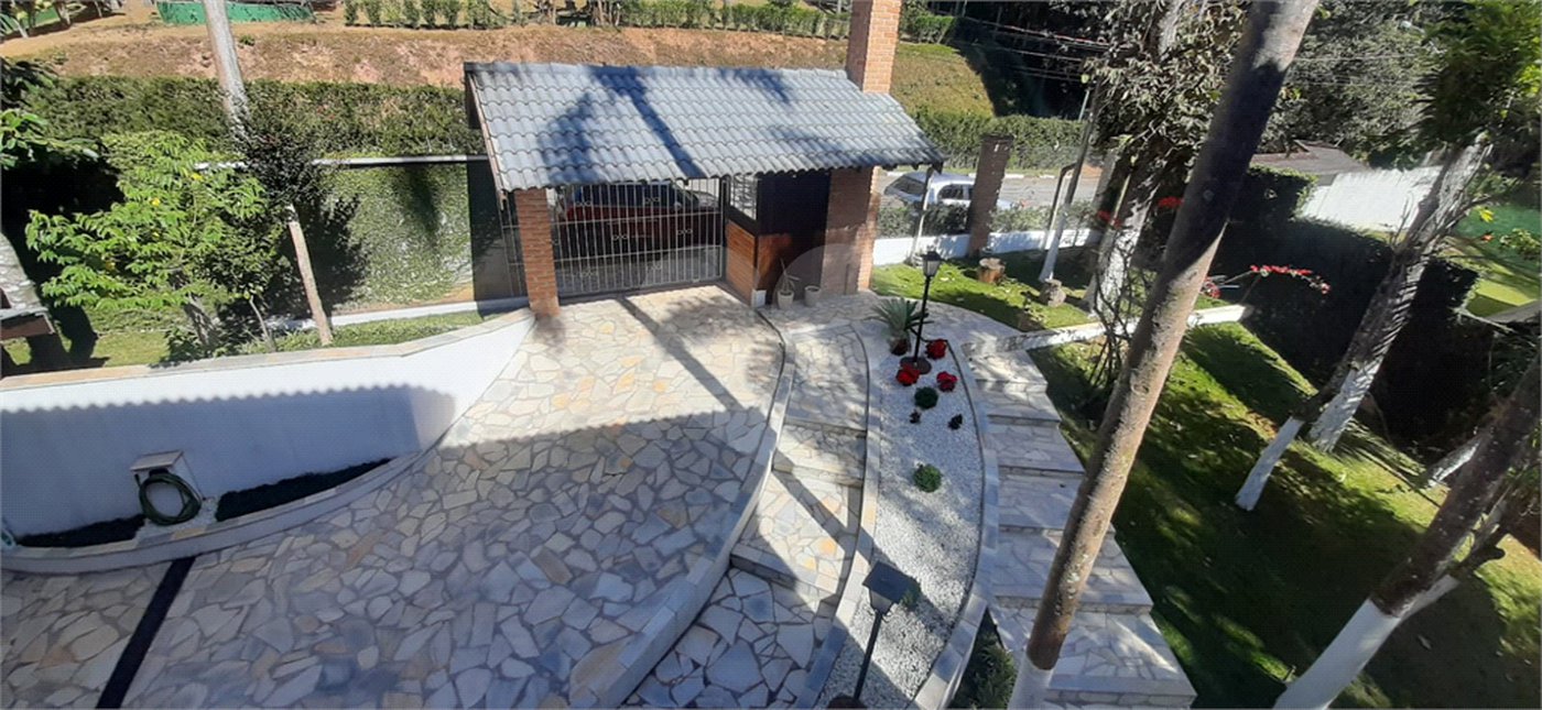 Sobrado à venda com 5 quartos, sendo 3 suítes, em Serra da Cantareira, Mairiporã, SP