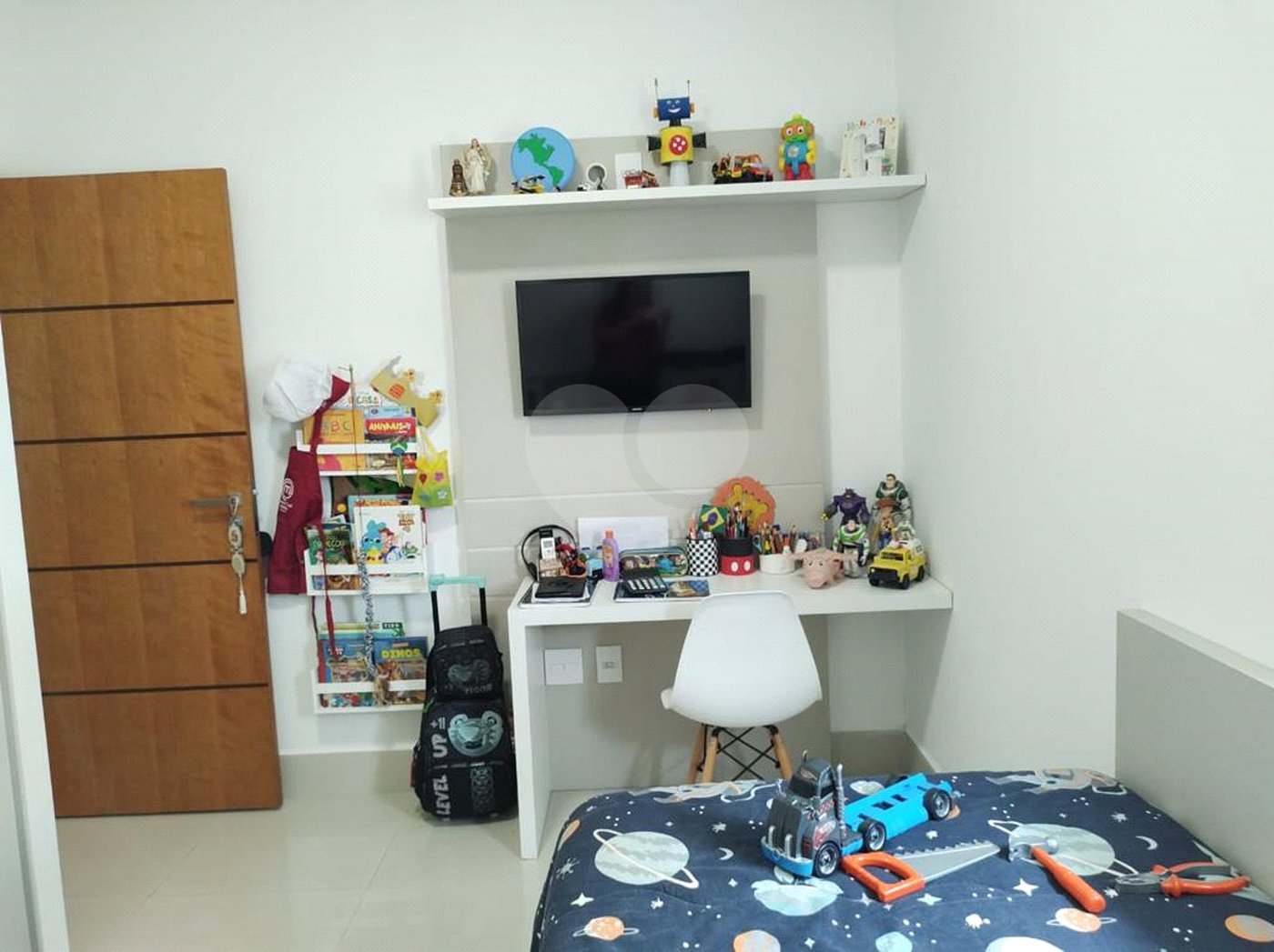 Casa à venda com 4 quartos, sendo 2 suítes, no condomínio Primavera, Salto - SP
