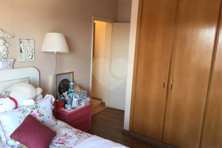 Apartamento à venda com 4 quartos, sendo 1 suíte, em Chácara Santo Antônio, São Paulo, SP
