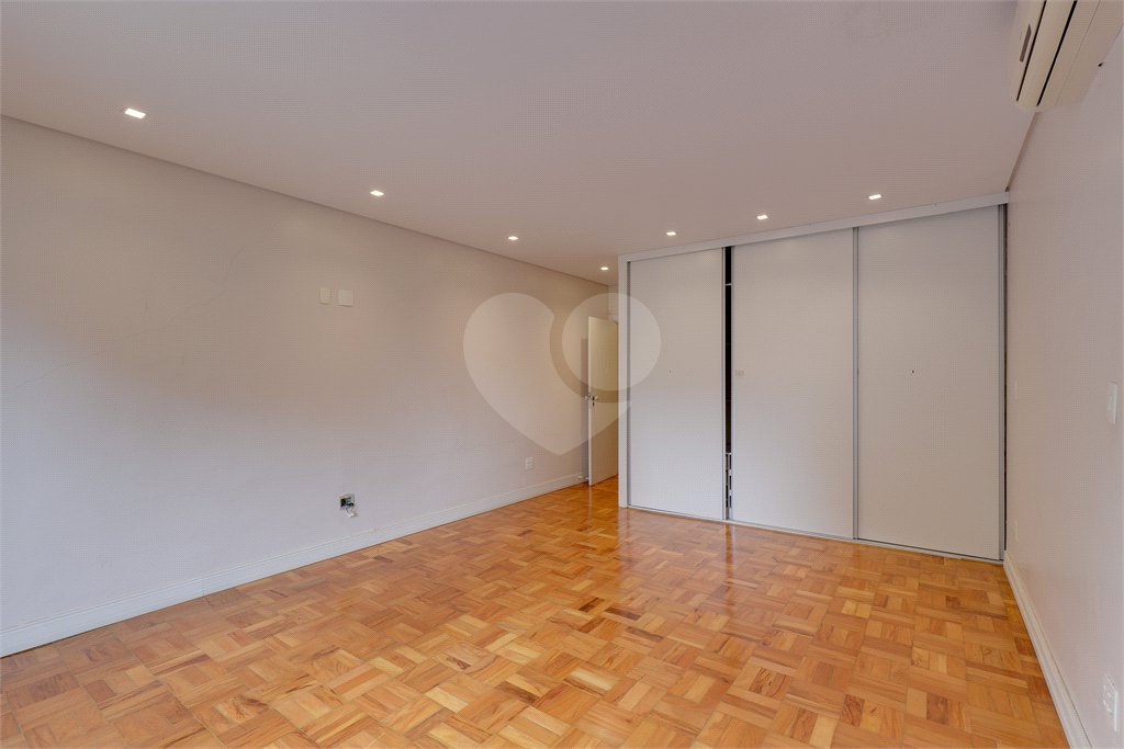 Sobrado à venda com 4 quartos, sendo 2 suítes, em Brooklin Novo, São Paulo, SP