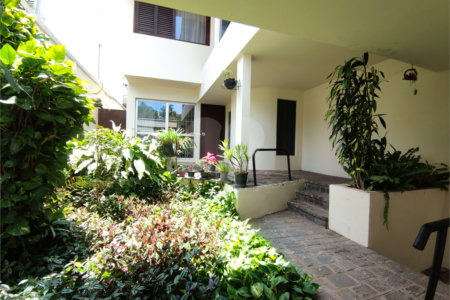Sobrado à venda com 4 quartos, sendo 2 suítes, em Chácara Monte Alegre, São Paulo, SP