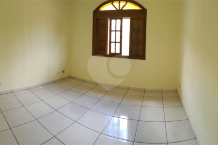 Sobrado à venda com 2 quartos em Jardim Maria Virginia, São Paulo, SP