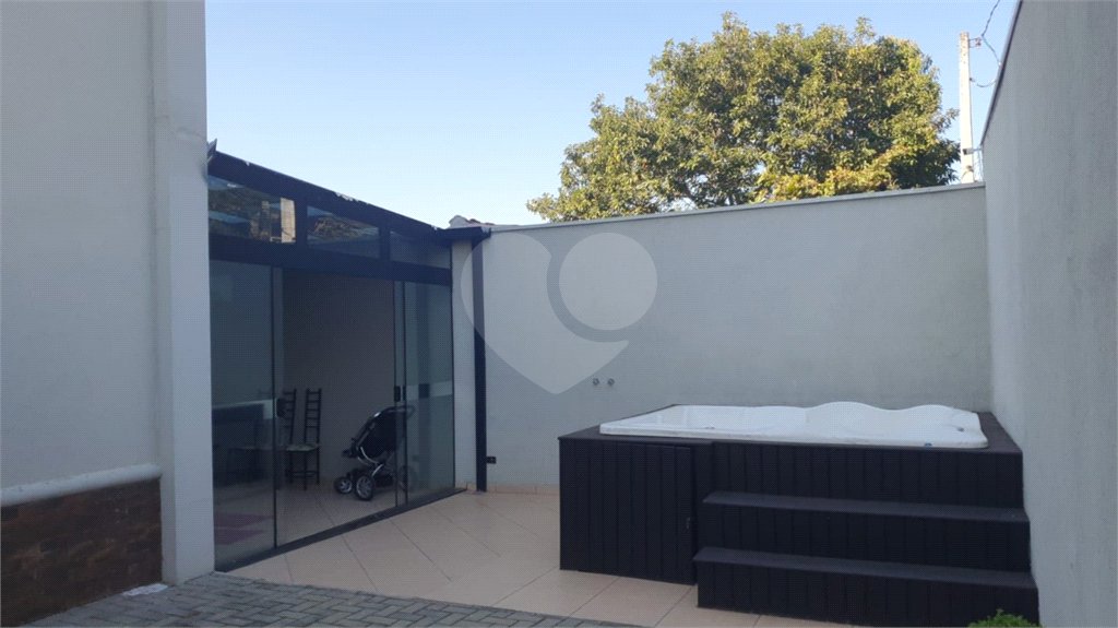 Casa à venda com 4 suítes no condomínio Vila Inglesa, Atibaia - SP