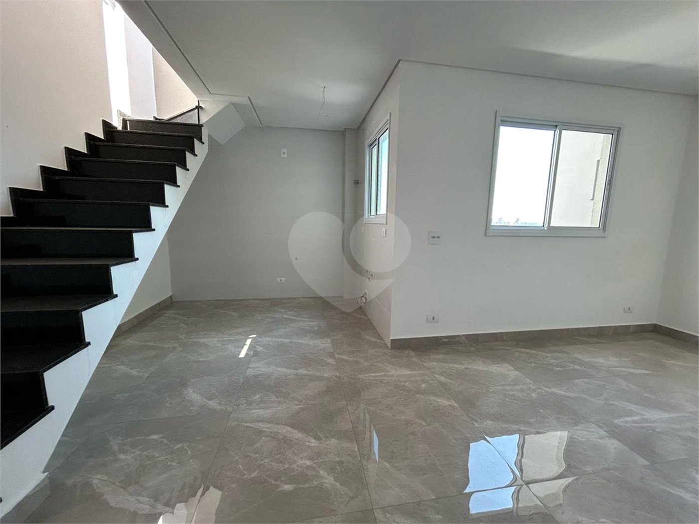 Apartamento à venda com 2 quartos, sendo 1 suíte, em Vila Guarani, Santo André, SP