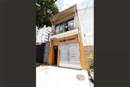 Casa à venda com 3 quartos, sendo 1 suíte,  em Cambuci, São Paulo, SP