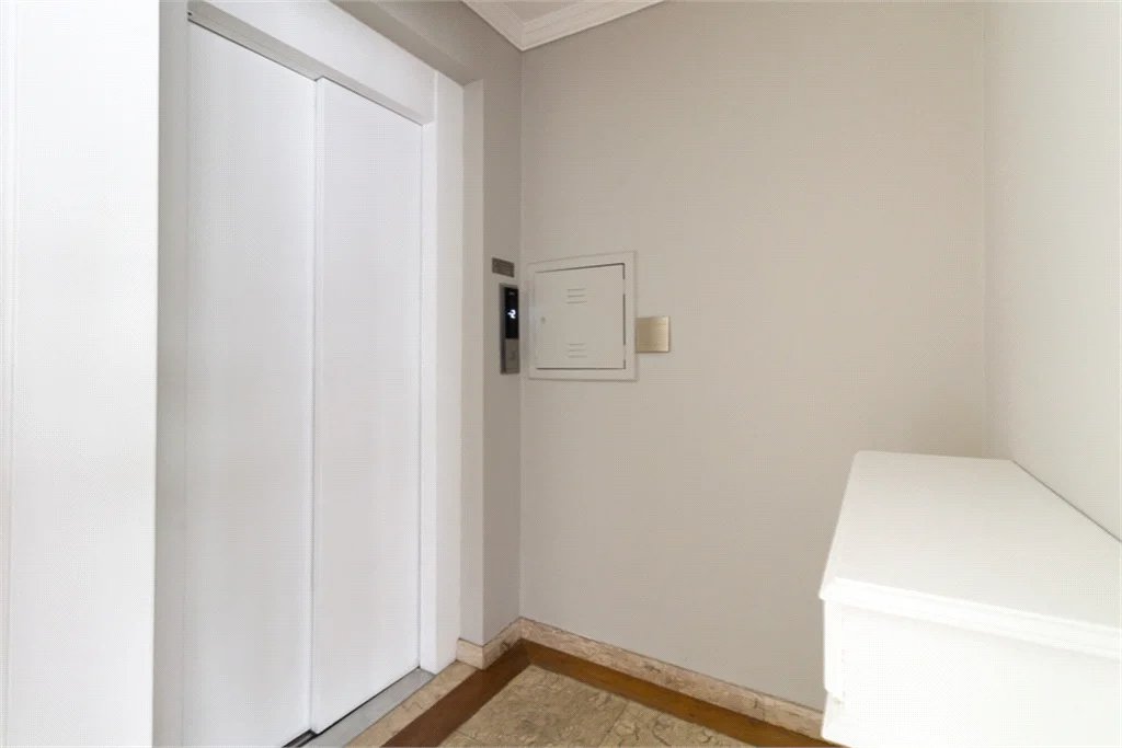 Apartamento à venda com 4 quartos, sendo 2 suítes,  em Vila Hamburguesa, São Paulo, SP