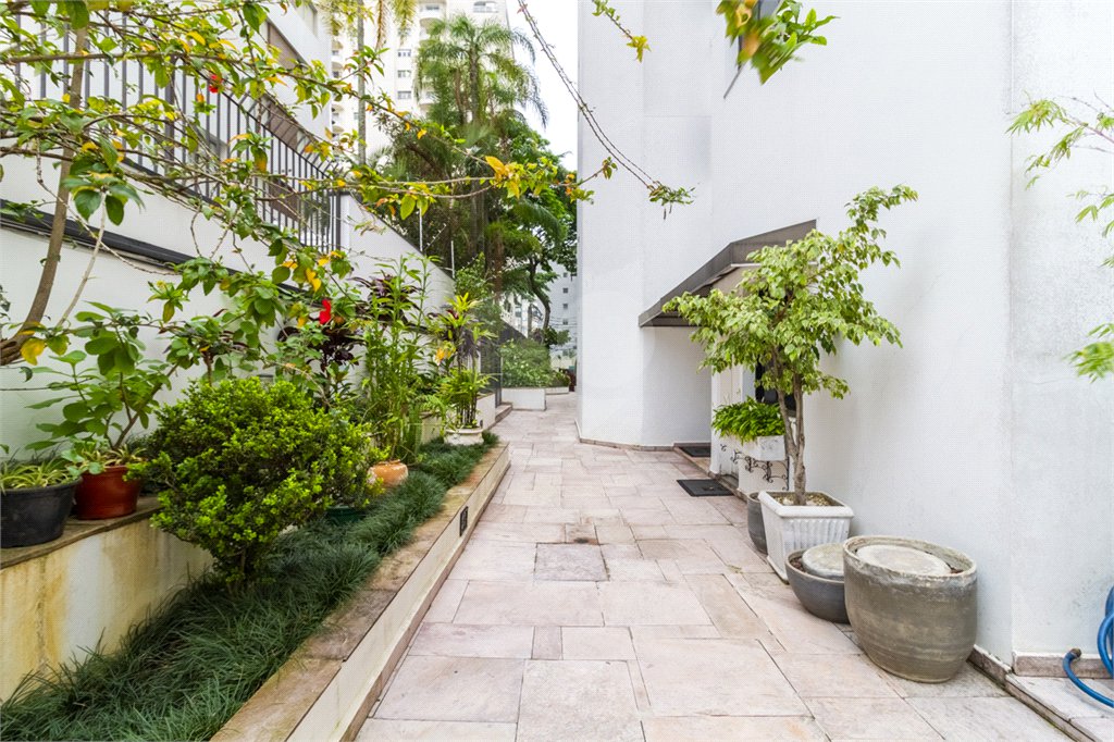 Apartamento à venda com 4 quartos, sendo 1 suíte, em Indianópolis, São Paulo, SP