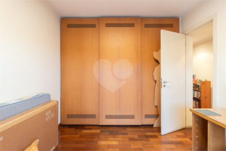 Apartamento à venda com 4 quartos, sendo 2 suítes,  em Alto de Pinheiros, São Paulo, SP